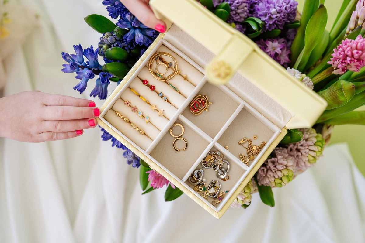 2026 Tween Jewelry Trends: What Girls Ages 9–13 Are Actually Wearing Right Now